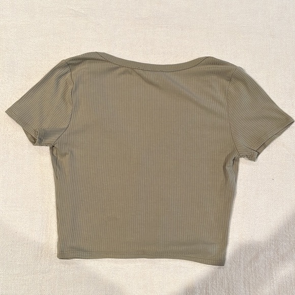 Forever 21 green button down crop top - medium - Picture 3 of 3